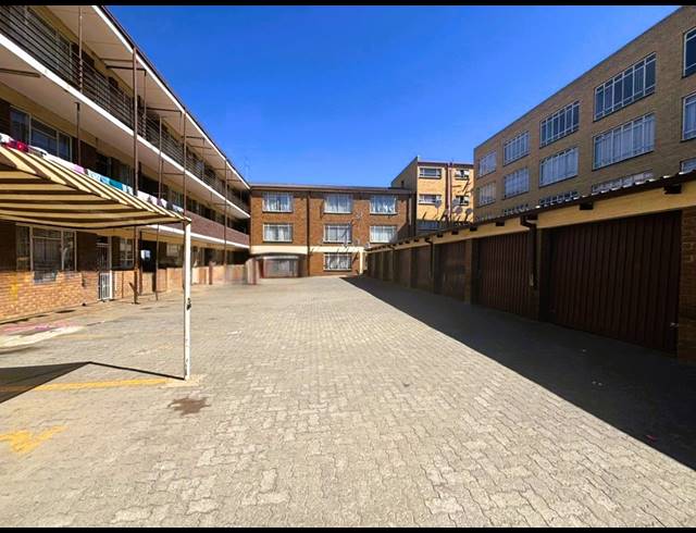 2 BEDROOM FLAT FOR SALE IN VEREENIGING CENTRAL